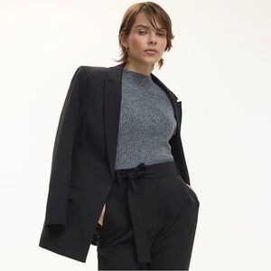 One-Button Blazer - The Timeless